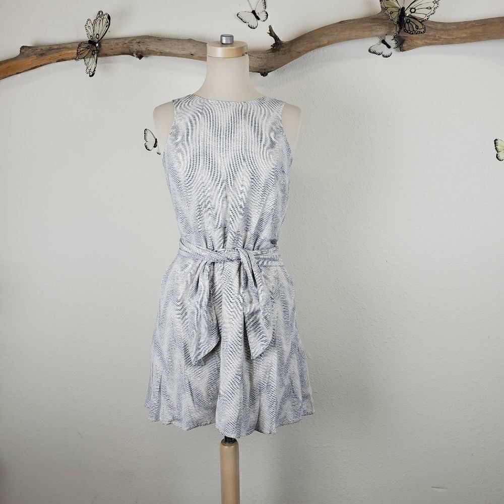Gap black and white abstract chevron belted dress